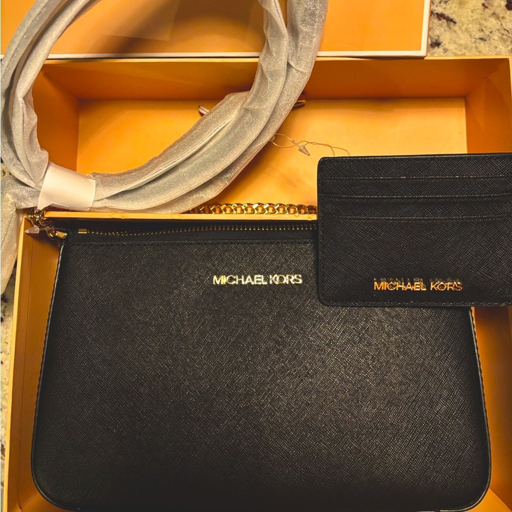 Michael Kors Jet Set Med Saffiano Leather Crossbody Bag
*Brand new/never used*